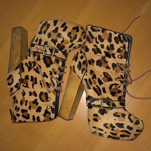 Steve Madden Carnby-L Leopard Print Lace Up Boots